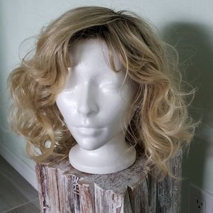 Raquel Welch wig